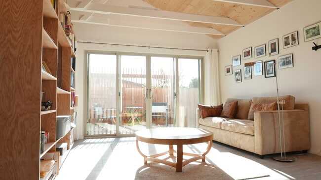 710 Amador Ave, Unit 710 B in Seaside, CA - Foto de edificio - Building Photo