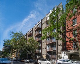 85 E 10th St in New York, NY - Foto de edificio - Primary Photo