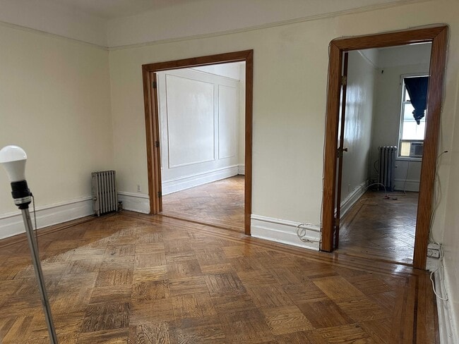 28-18 41st Ave in Queens, NY - Building Photo - Building Photo