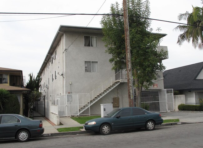 705 S Grevillea Ave in Inglewood, CA - Building Photo - Building Photo