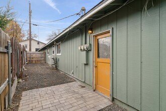 2107 Airport Ave in Caldwell, ID - Building Photo - Building Photo