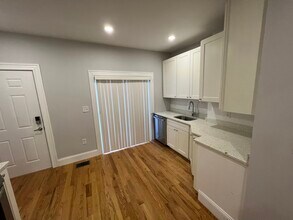 130 Oxford St, Unit 2 in Cambridge, MA - Building Photo - Building Photo