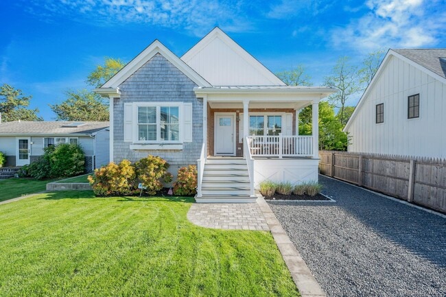11 Willow St in Riverhead, NY - Building Photo - Building Photo
