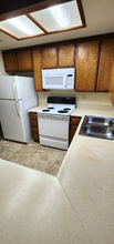 905 S Hale Ave-Unit -15 in Escondido, CA - Building Photo - Building Photo