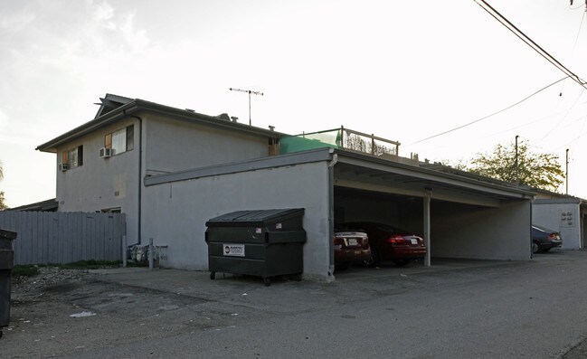 1069 Springfield St in Upland, CA - Foto de edificio - Building Photo