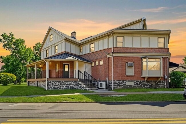 104 Poplar Ave, Unit 1, Unit 1