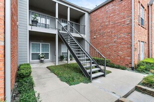 12660 Hillcrest Rd, Unit 5205 in Dallas, TX - Building Photo