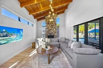 6140 SW 56th Ct in Davie, FL - Building Photo - Building Photo