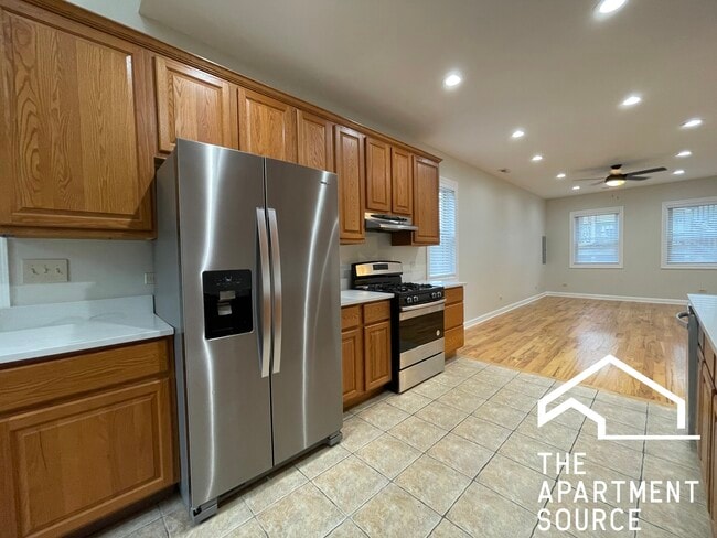 3606 W Cortland St, Unit 2r