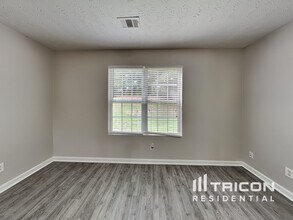 3747 Oakland Spring Ct in Snellville, GA - Foto de edificio - Building Photo