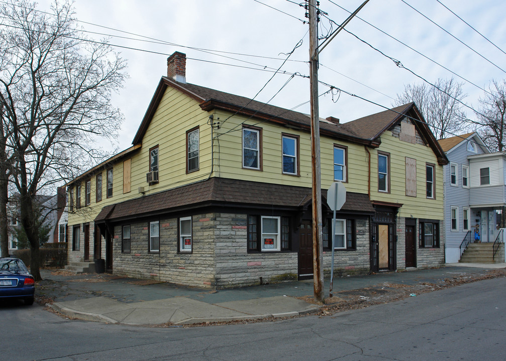 402 13th St in Watervliet, NY - Foto de edificio