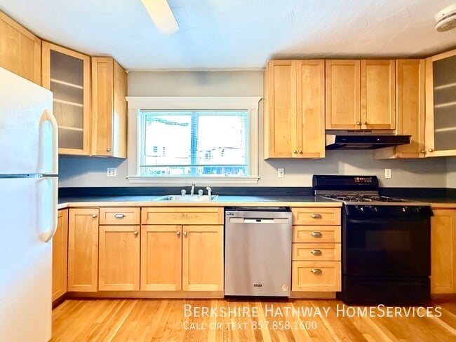 881 Broadway in Somerville, MA - Building Photo - Building Photo