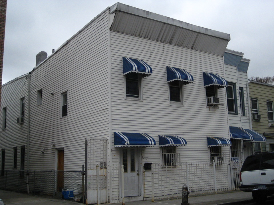 33-26 103rd St in Corona, NY - Building Photo