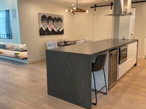 10433 Wilshire Blvd, Unit 202 in Los Angeles, CA - Building Photo - Building Photo