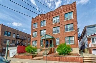 103 W 49th St in Bayonne, NJ - Building Photo