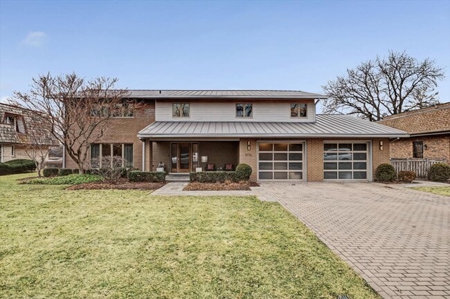 property at 2076 Valley Lo Ln