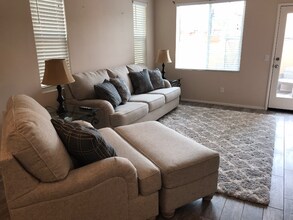 37435 Paseo Tulipa in Murrieta, CA - Foto de edificio - Building Photo