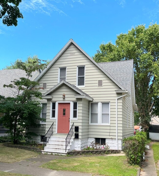 property at 1009 Michigan Ave