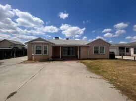 1920 N 11th Ave in Hanford, CA - Building Photo