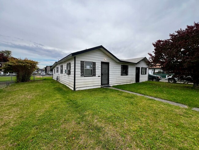 1003 S 8th St in Yakima, WA - Building Photo - Building Photo