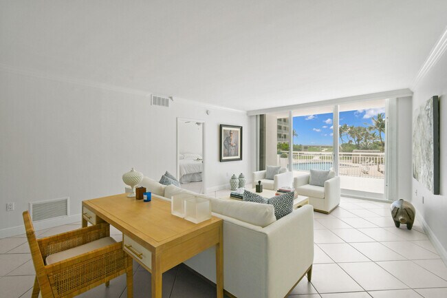 2780 S Ocean Blvd in Palm Beach, FL - Building Photo - Building Photo