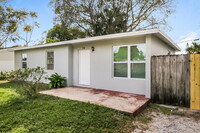 3568 Betty Ann Ct E in Palm Beach Gardens, FL - Foto de edificio - Building Photo