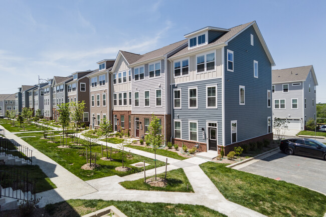 Collection at Scotland Heights in Waldorf, MD - Building Photo - Building Photo
