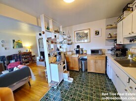 199 Winthrop Rd, Unit 3 in Brookline, MA - Building Photo