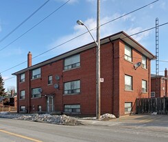 17 Dwight Ave in Toronto, ON - Building Photo