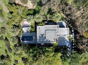 1756 Clear View Dr in Beverly Hills, CA - Building Photo - Building Photo