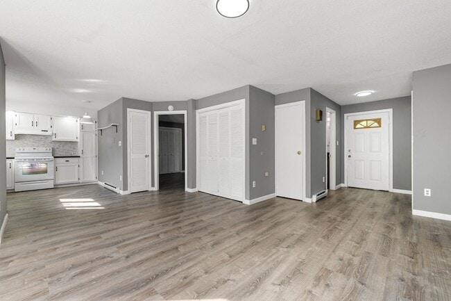 8 Burma Rd in Southbury, CT - Building Photo - Building Photo