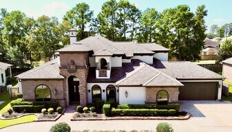 7511 Raes Creek Dr in Spring, TX - Building Photo