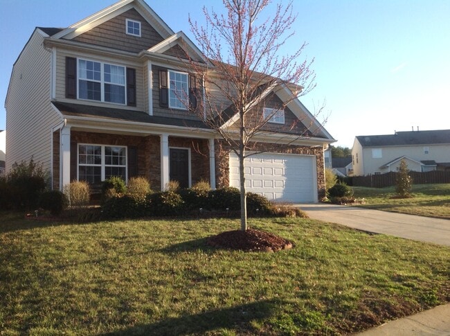 8430 Magnolia Springs Dr in Harrisburg, NC - Building Photo - Building Photo