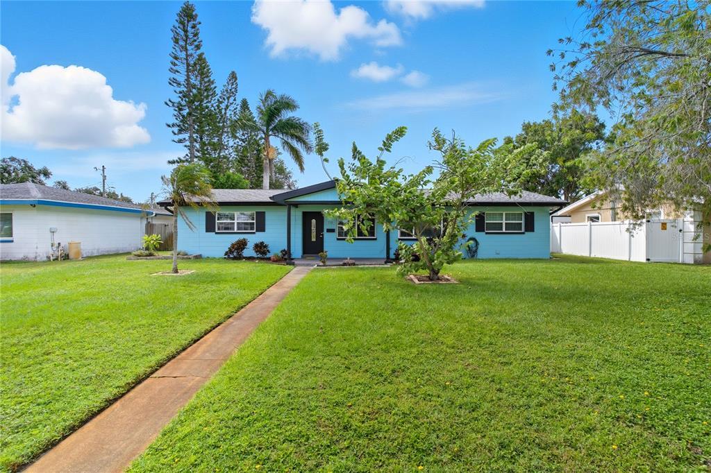758 42nd Ave NE in St. Petersburg, FL - Building Photo