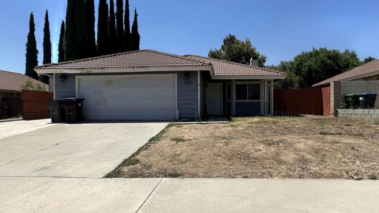 1723 Vasili Ln in Beaumont, CA - Building Photo