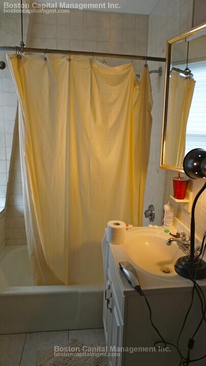 24 Pratt St, Unit 2 in Boston, MA - Building Photo