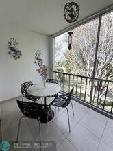 1055 Country Club Dr in Margate, FL - Building Photo - Building Photo