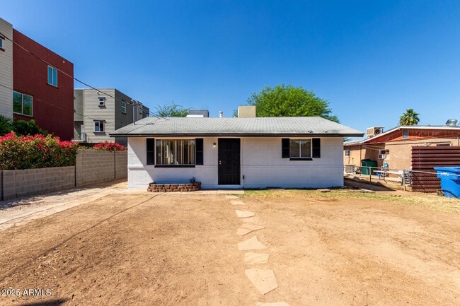 property at 2008 W Lawrence Rd