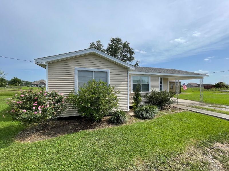 129 Bertie St in Napoleonville, LA - Building Photo