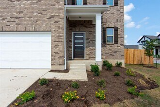 100 Flat Creek Ct in Georgetown, TX - Building Photo - Building Photo