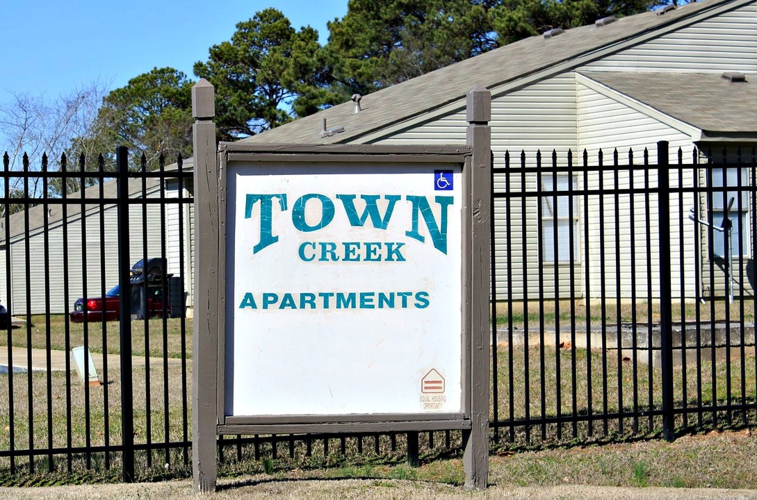 Town Creek Apartments in Town Creek, AL - Building Photo