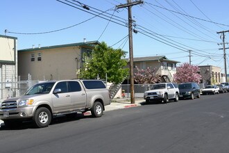 119 Willow St in Redwood City, CA - Building Photo - Building Photo