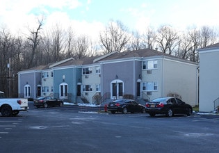 2633 South Rd in Poughkeepsie, NY - Foto de edificio - Building Photo