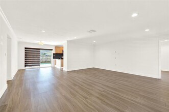 9650 NW 24th St in Sunrise, FL - Building Photo - Building Photo