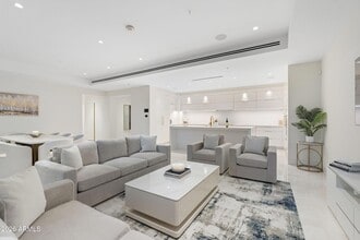 6587 N Palmeraie Blvd, Unit 2015 in Paradise Valley, AZ - Building Photo - Building Photo