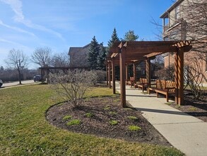 1781 Tudor Ln, Unit 303 in Northbrook, IL - Foto de edificio - Building Photo