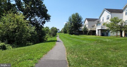 16056 Sheringham Way in Gainesville, VA - Building Photo - Building Photo