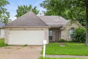 7096 Lagrange Hill Dr in Cordova, TN - Building Photo