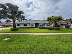 13590 Callington Dr in Wellington, FL - Building Photo