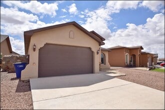 3744 Loma Adriana in El Paso, TX - Building Photo - Building Photo